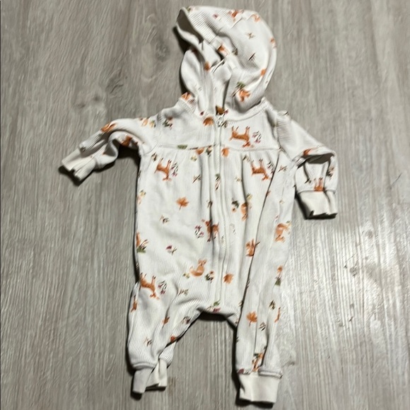 4 for $20 White Hooded Baby One Piece with Animal Print - Picture 1 of 1